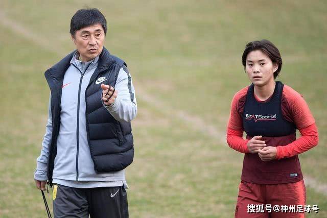 前福建球员昆汀·皮特森分享新球队赛季照片