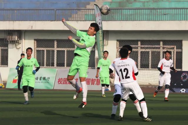 阿尔瓦雷斯与家人经纪人连夜商讨未来去留